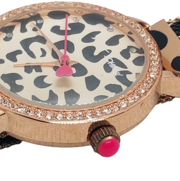 BETSEY JOHNSON ROSE GOLD  LEOPARD PRINT MESH MAGNETIC BAND LADIES WATCH - Picture 6 of 9